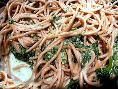Vollkorn-Spaghetti mit Spinat Sahnesauce (vegan)