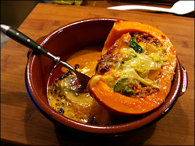 Gefüllter Hokaidokürbis mit Veggi-Hack (vegan)