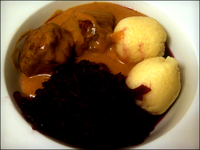 Rouladen mit Apfel-Rotkohl und Klößen (vegan)